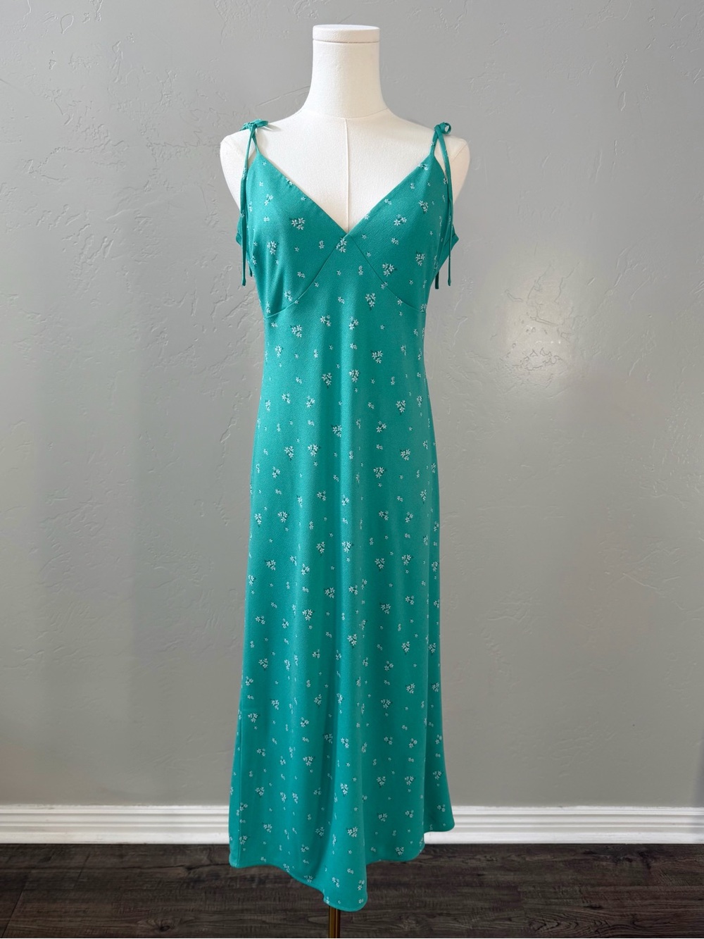 Levi’s Rena Tie Strap Floral Midi Dress Green Sleeveless NWT M - Picture 2 of 10